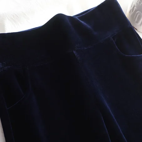 Le pantalon velours slim femme : chic, doux et ultra-confortable