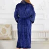 Enveloppez-vous dans un nuage de douceur avec ce peignoir velours femme ultra-confortable
