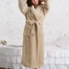 Enveloppez-vous dans un nuage de douceur avec ce peignoir velours femme ultra-confortable