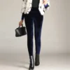 Le pantalon velours slim femme : chic, doux et ultra-confortable