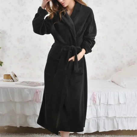 Enveloppez-vous dans un nuage de douceur avec ce peignoir velours femme ultra-confortable