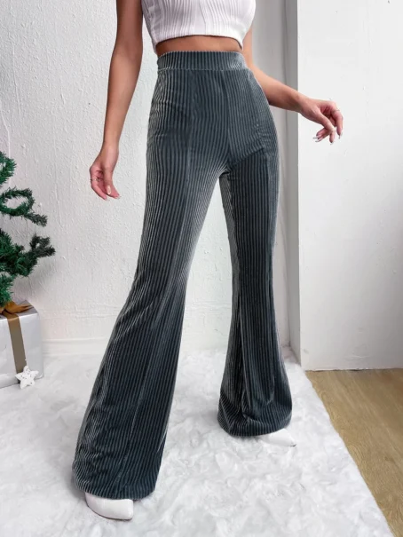 Pantalon velours gris femme : un style chic et confortable pour toutes les occasions