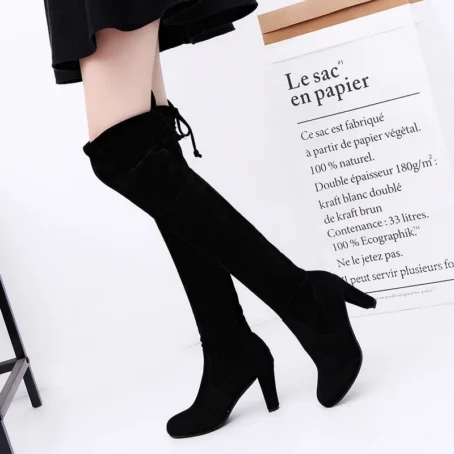 Osez l'allure chic et audacieuse avec ces cuissardes velours ultra tendance