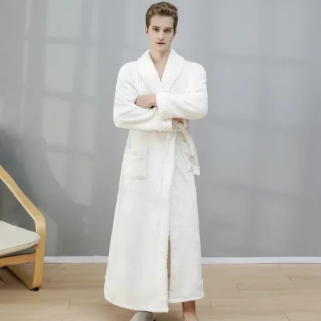 Enveloppez-vous dans un cocon de douceur avec ce peignoir velours luxueux