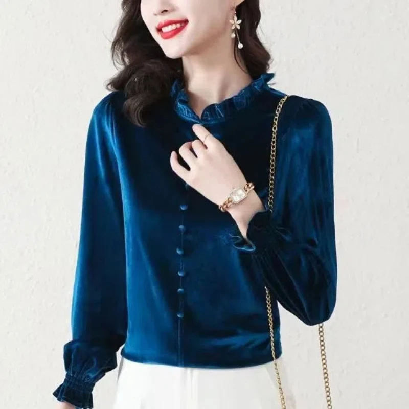 Un chemisier femme velours doux et chic pour briller en toute occasion