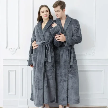 Enveloppez-vous dans un cocon de douceur avec ce peignoir velours luxueux