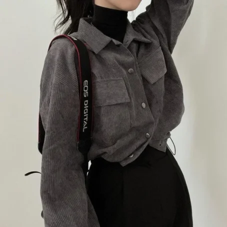 Élégance et douceur : la veste velours gris femme pour un style chic et décontracté