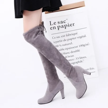 Osez l'allure chic et audacieuse avec ces cuissardes velours ultra tendance