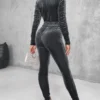 Élégance et confort : la combinaison velours femme qui sublime votre silhouette