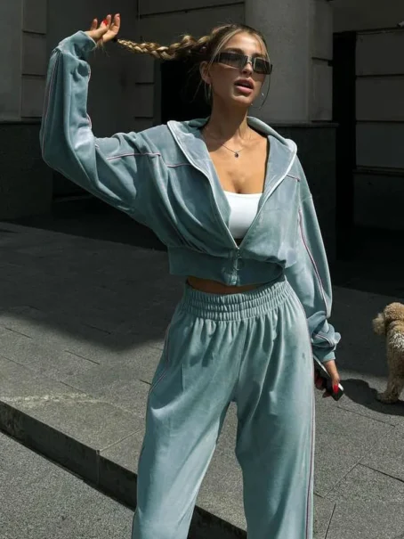 Survêtement velours femme : confort, style et douceur en un seul ensemble !