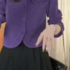 Une chemise velours côtelé femme au style vintage, douce et tendance