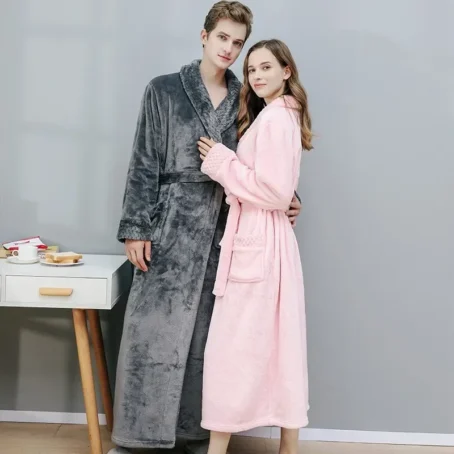 Enveloppez-vous dans un cocon de douceur avec ce peignoir velours luxueux