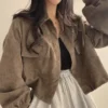 Une veste velours côtelé femme qui allie confort et élégance au quotidien